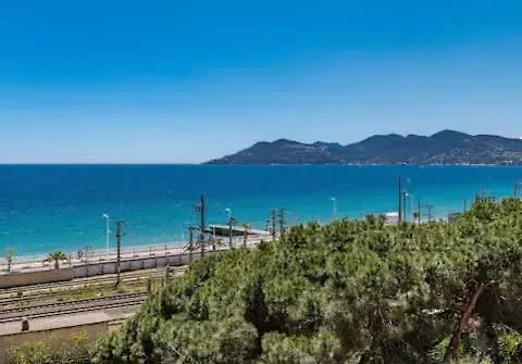 Le Cannes Beach 496 0*,  Francja